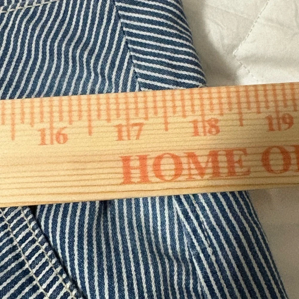 Woman’s size 12 very cute striped light denim skirt. Front and back pockets. - Picture 8 of 10